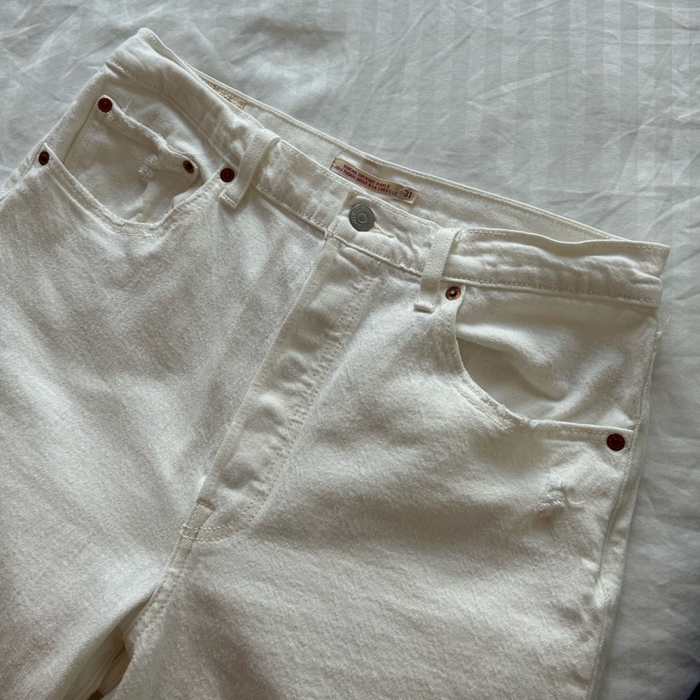 Levi's High Rise Straight Jeans in White - Picture 5 of 8